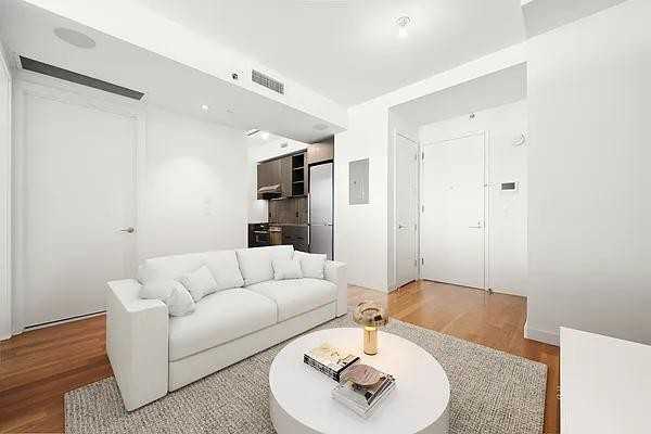 Noll St #412 - Photo 3 of 20