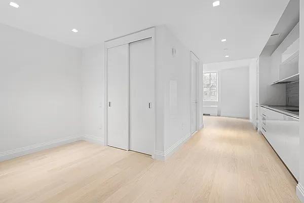 Wall St #1514 - Photo 4 of 19