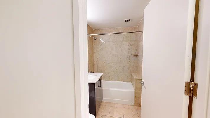 10 Hanover Sq #08R - Photo 4 of 20