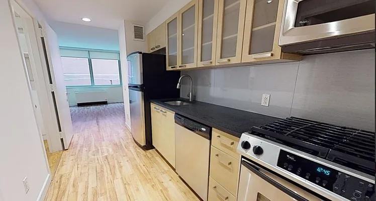 Leonard St #1007 - Photo 5 of 7