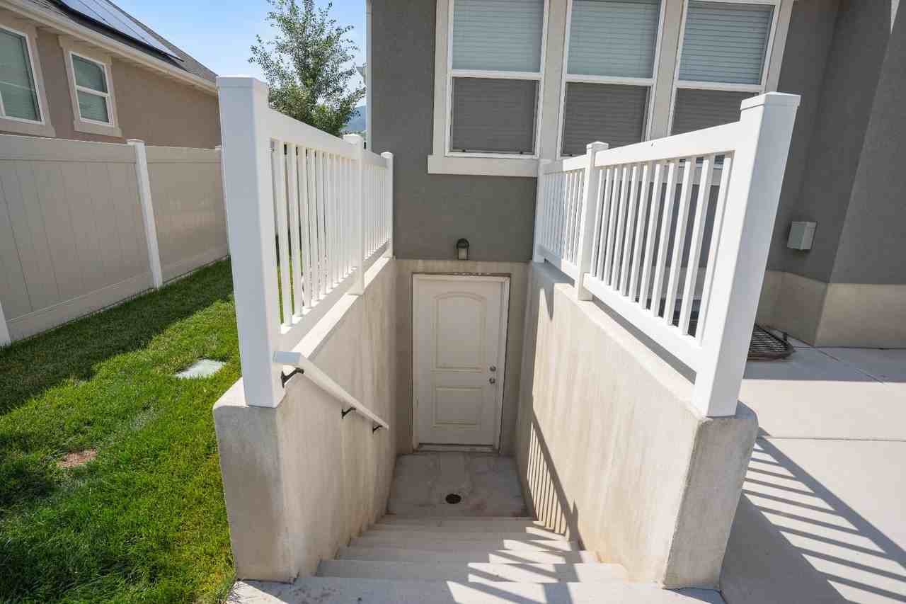 2287 E 430 S - Photo 3 of 10