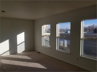 826 S Locust St - Photo 2 of 9