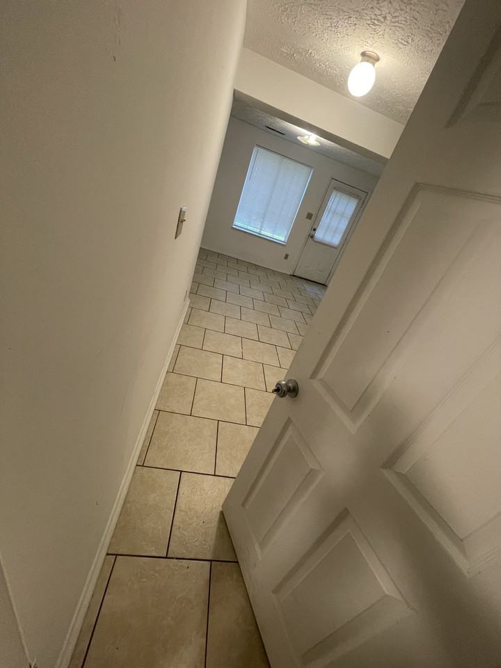 9432 Lexington Circle #D - Photo 3 of 9