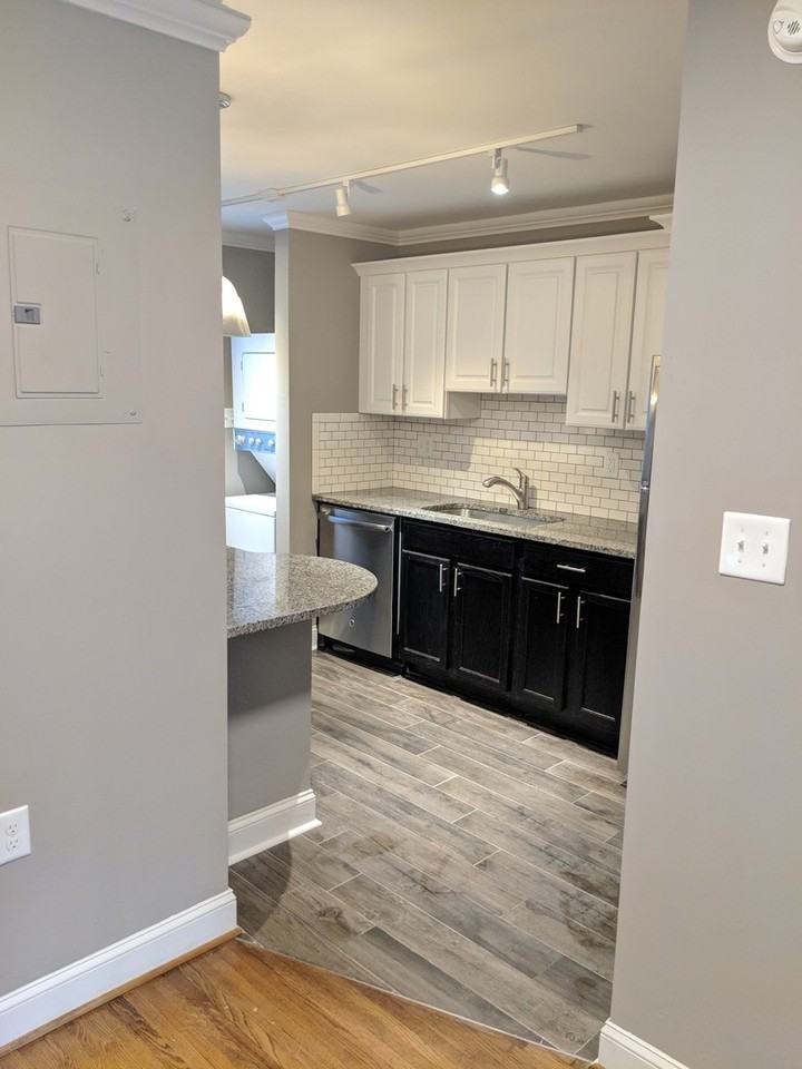 Frost Courtyard Apartments - - Photo 6 of 17