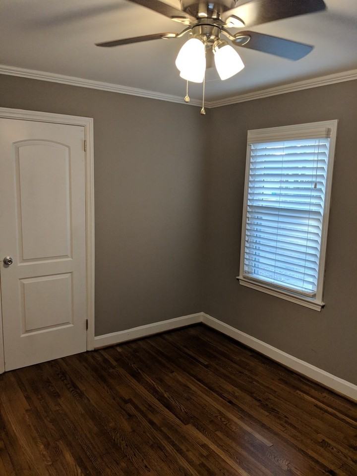 Frost Courtyard Apartments - - Photo 7 of 17