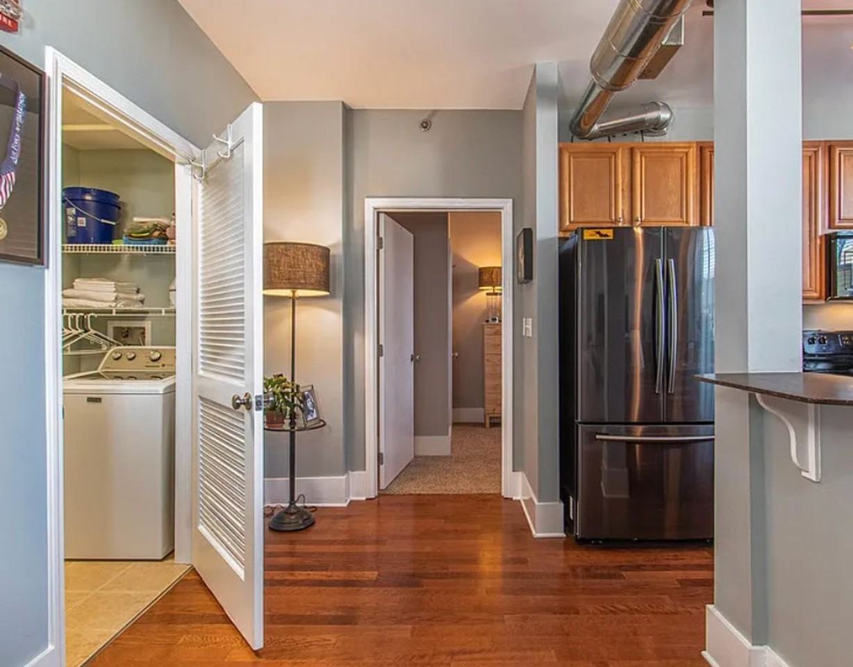 140 E Glenwood Ave #106 - Photo 6 of 11