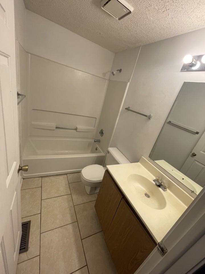 9600 Vinca Circle #A - Photo 7 of 12