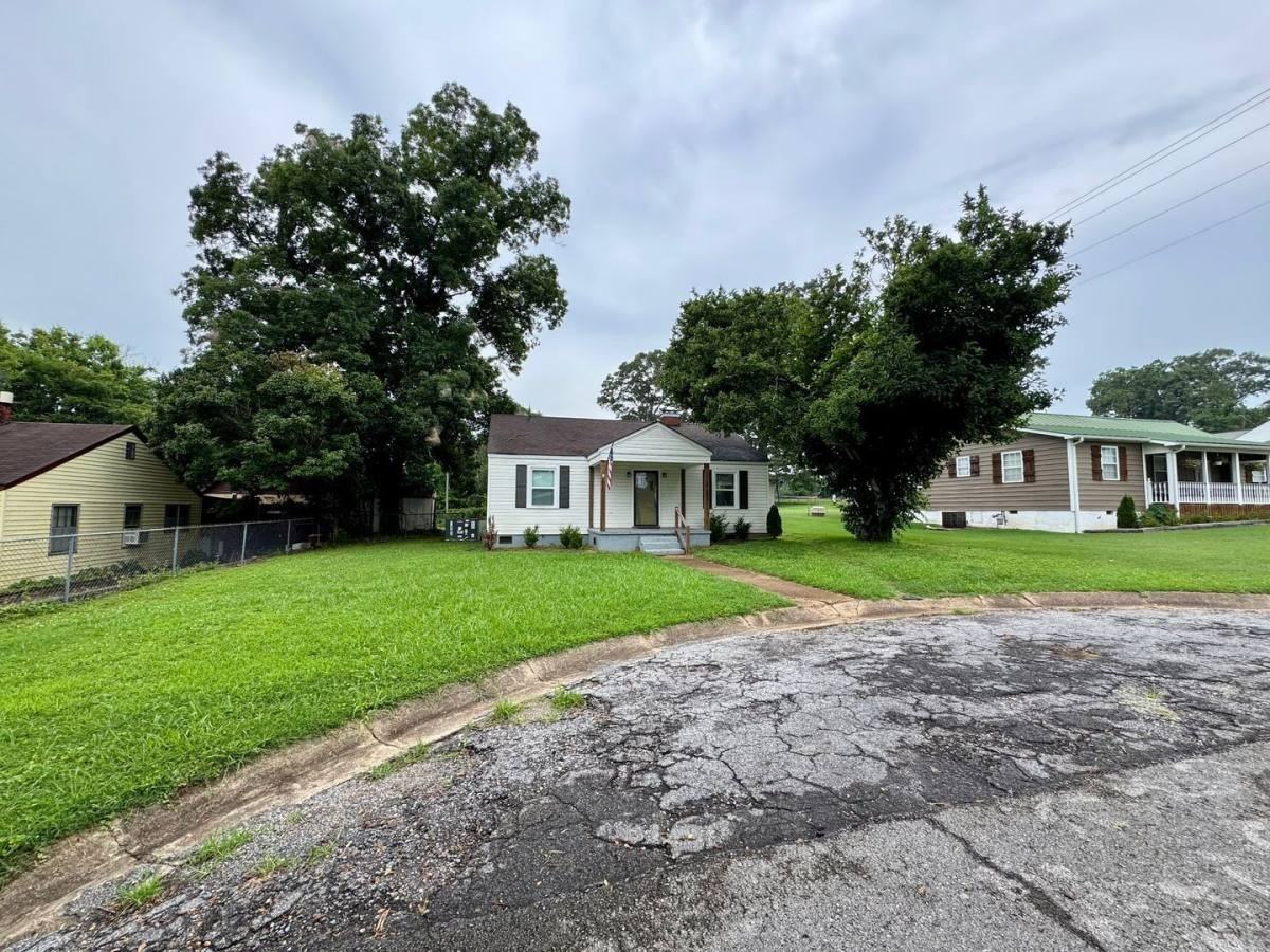 1305 E 34th St - Photo 2 of 10