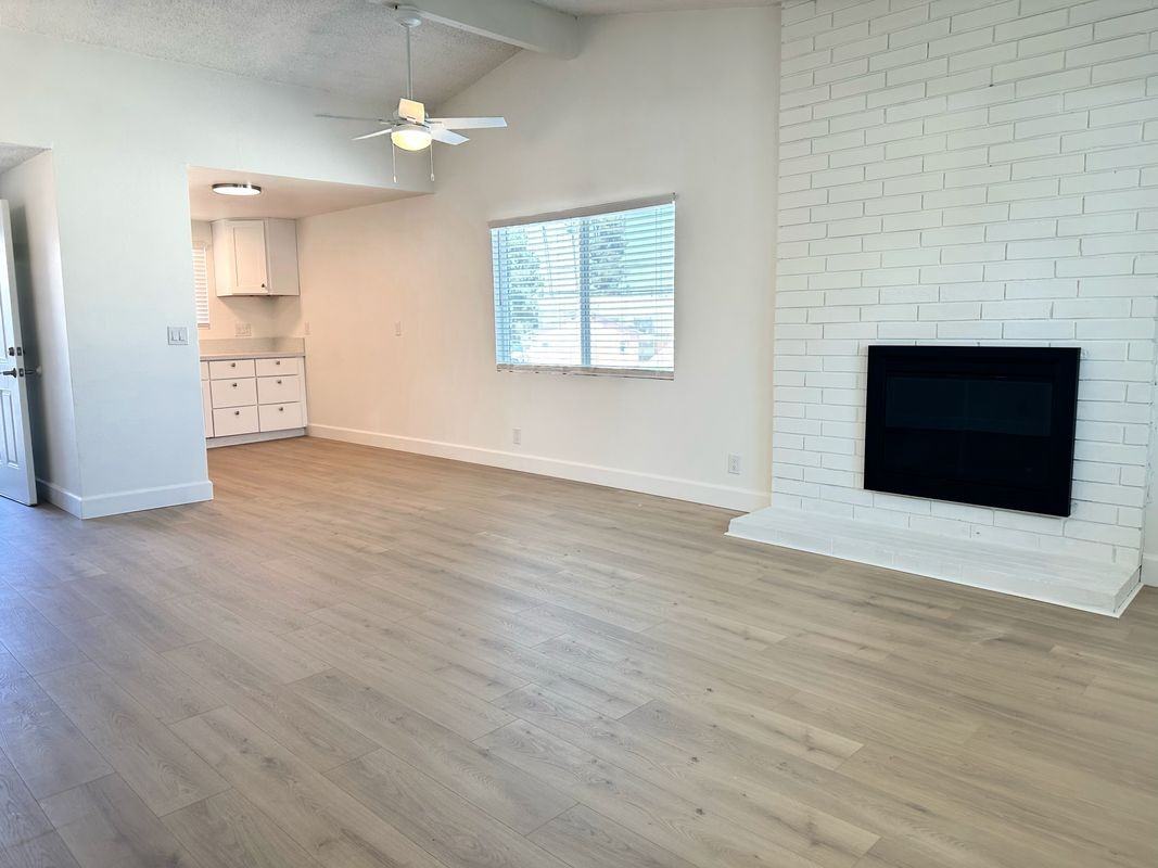 717 W Provential Dr ##D - Photo 3 of 13