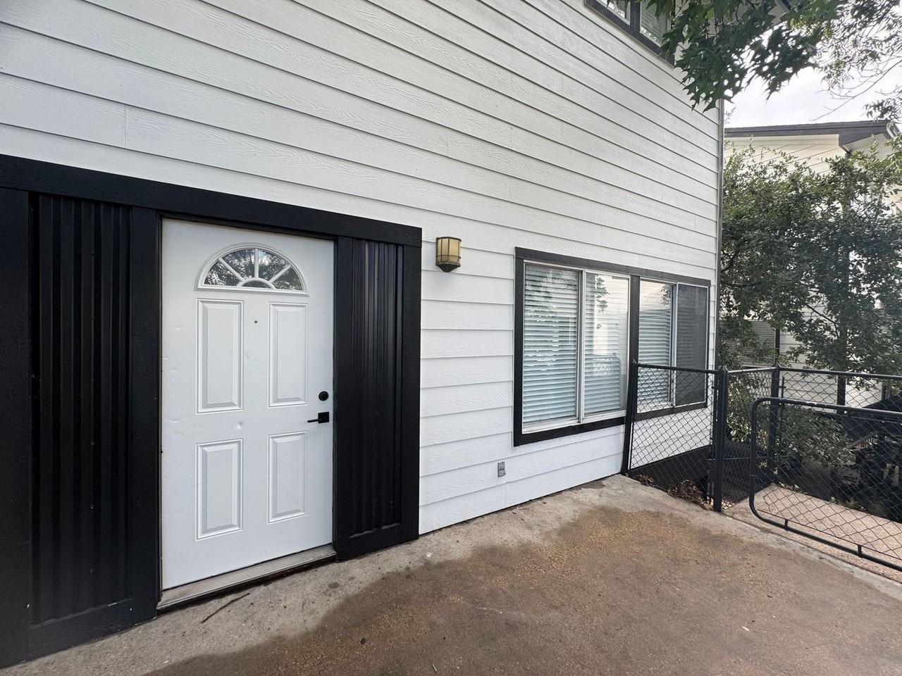 3410 Speedway - Photo 2 of 26