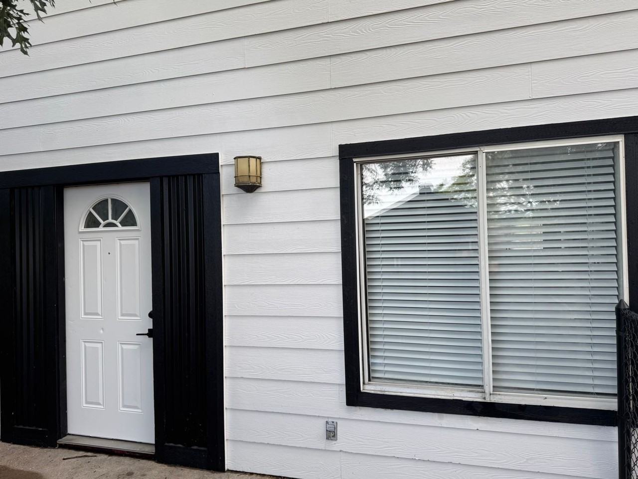 3410 Speedway - Photo 3 of 26