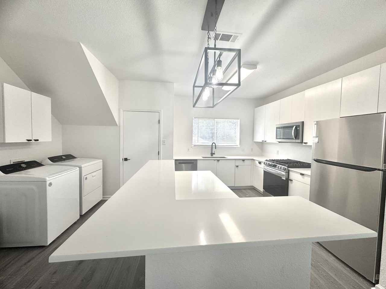 3410 Speedway - Photo 5 of 26