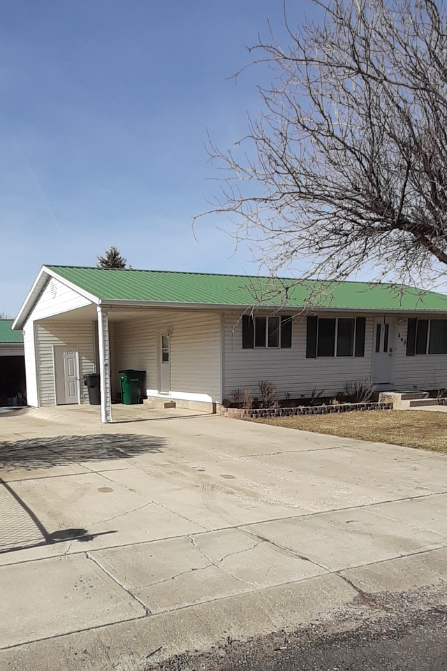 242 S 7 West St - Photo 3 of 24