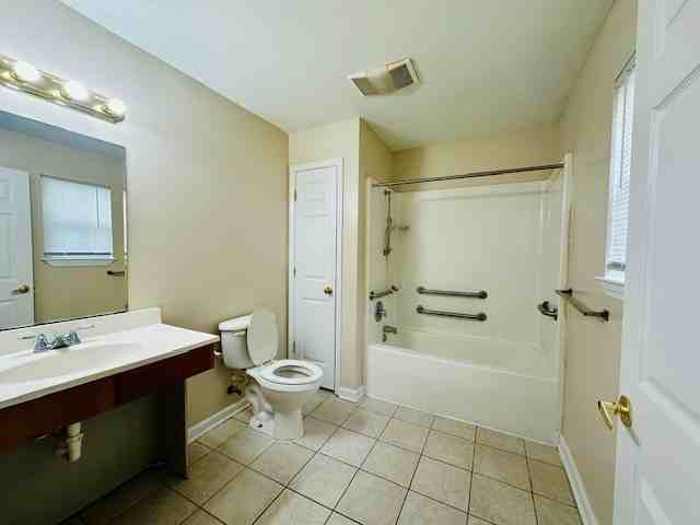 5564 Banyan Court - Photo 3 of 10