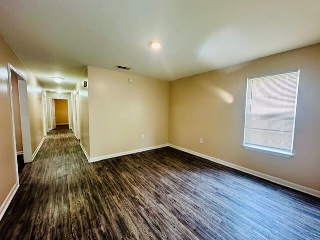 5564 Banyan Court - Photo 7 of 10