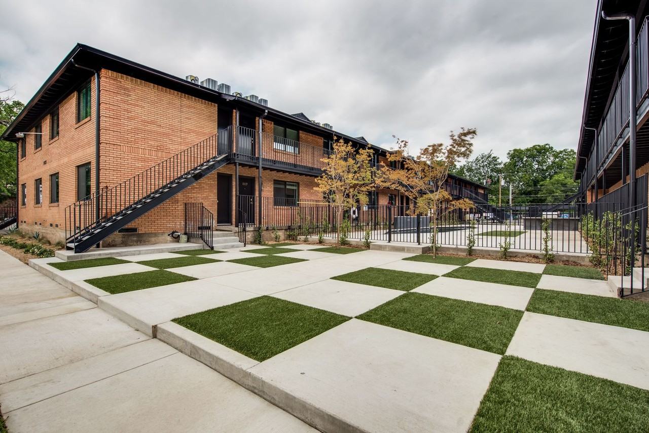 Live Oak Manor - Photo 2 of 19