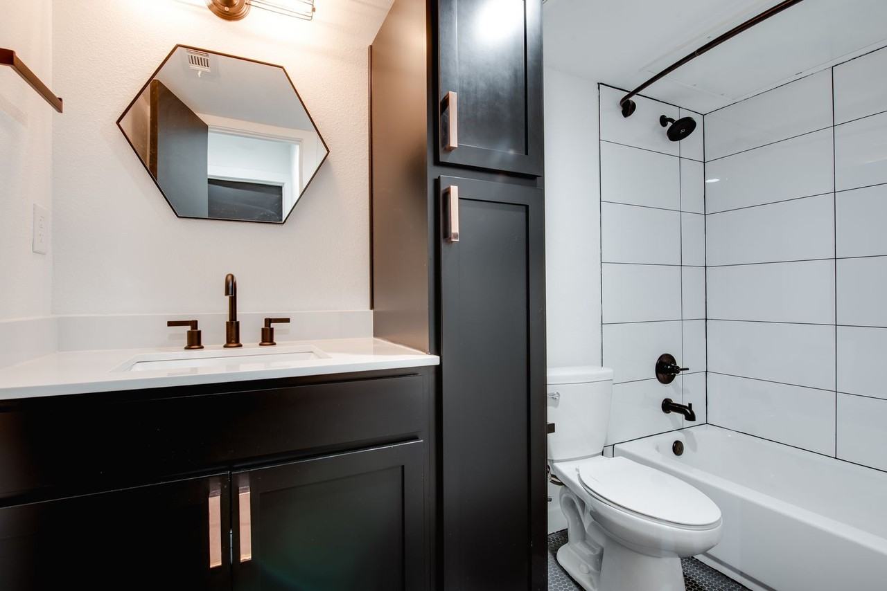 Live Oak Manor - Photo 3 of 19