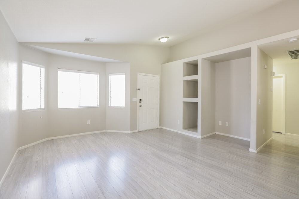 4913 Whispering Spring Ave - Photo 3 of 16