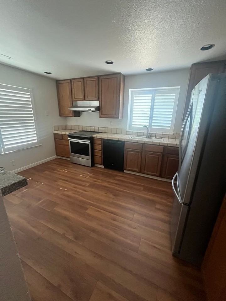 1636 Brentwood Ln - Photo 4 of 10