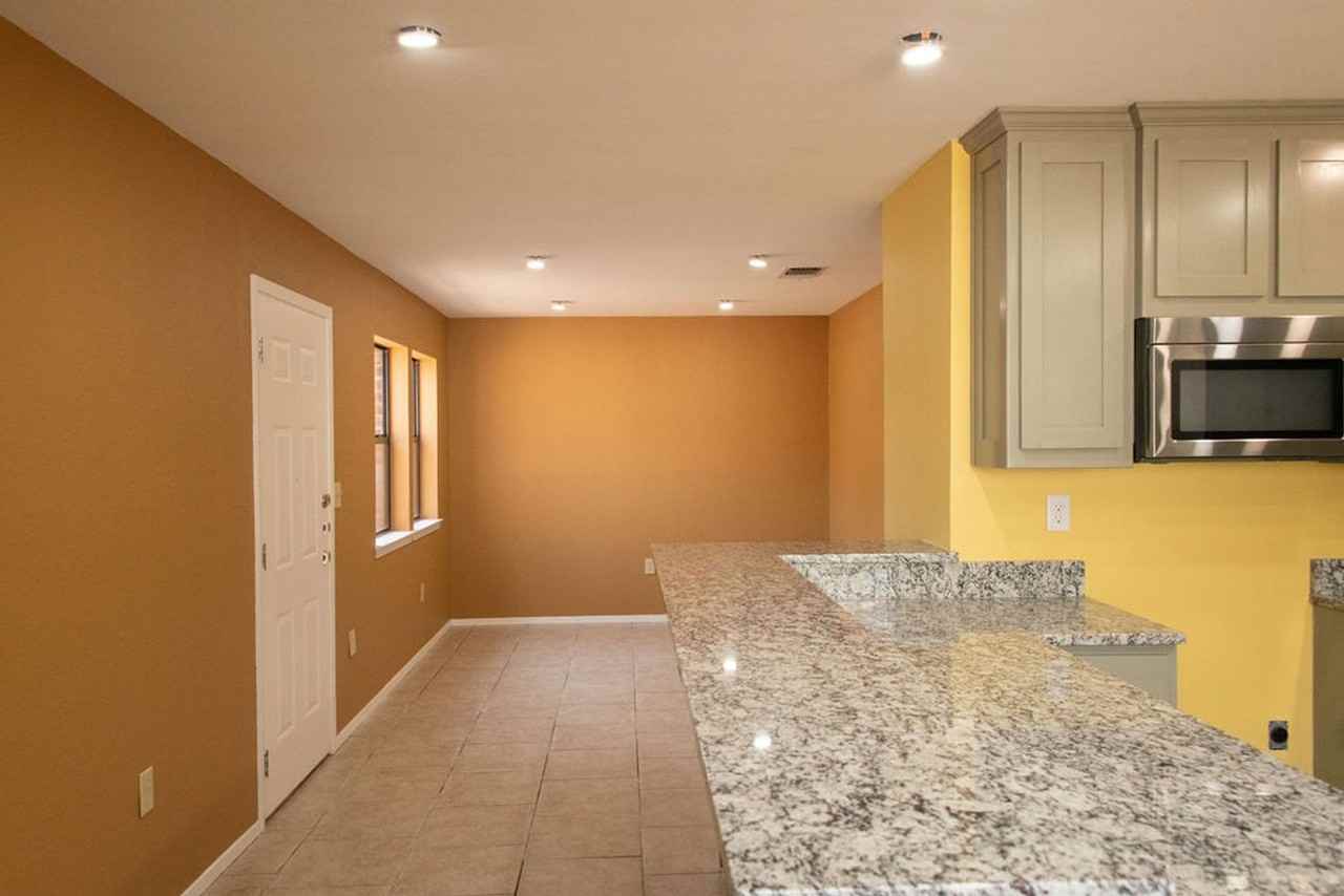 4938 Blue Water Circle - Photo 4 of 20