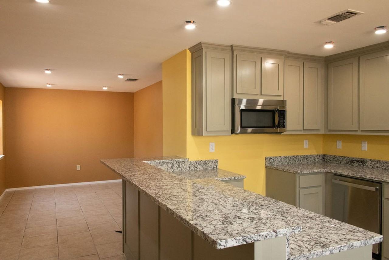 4938 Blue Water Circle - Photo 5 of 20