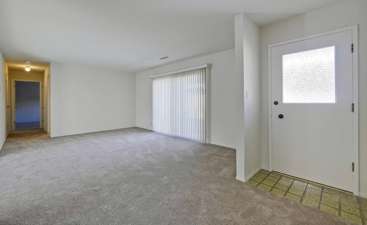 301 College Ave - Photo 2 of 11