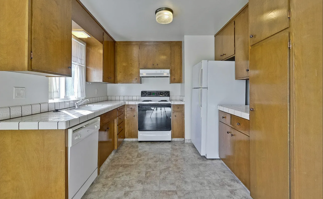 301 College Ave - Photo 4 of 11
