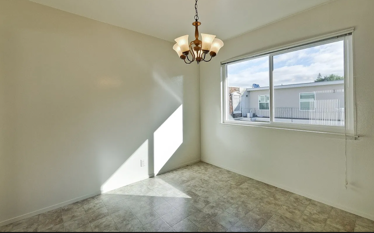 301 College Ave - Photo 5 of 11