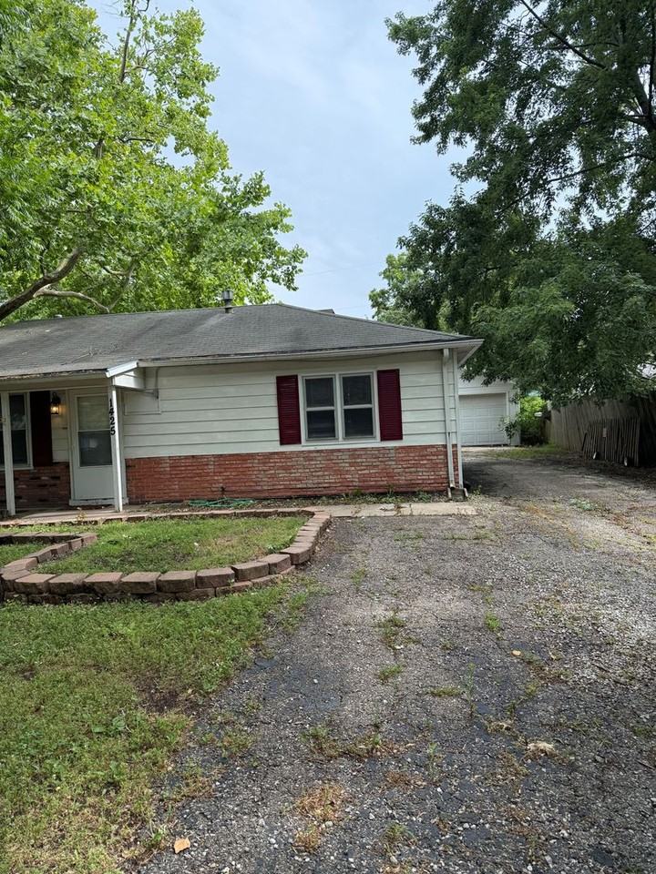 1425 Sw Afton St - Photo 2 of 17