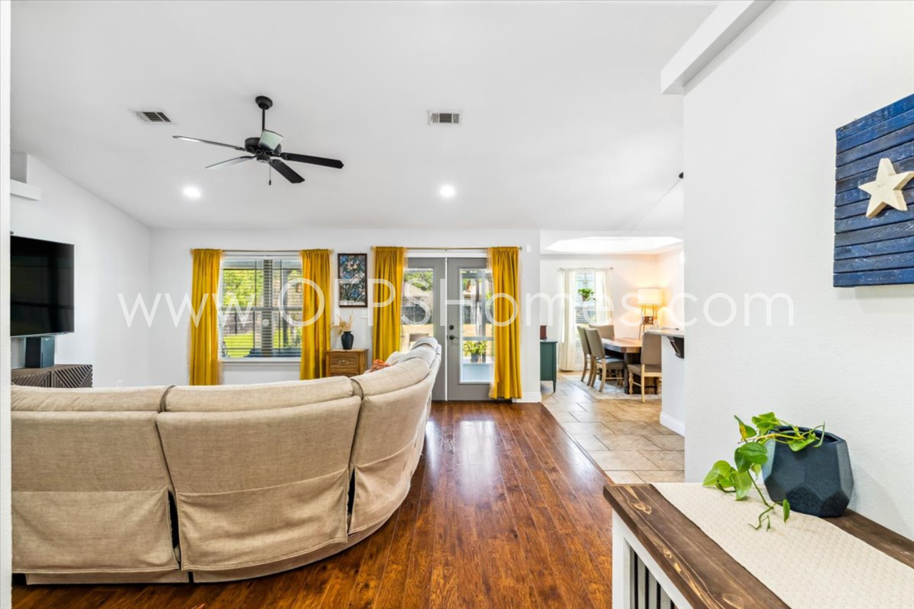 8170 Tavira St - Photo 7 of 43