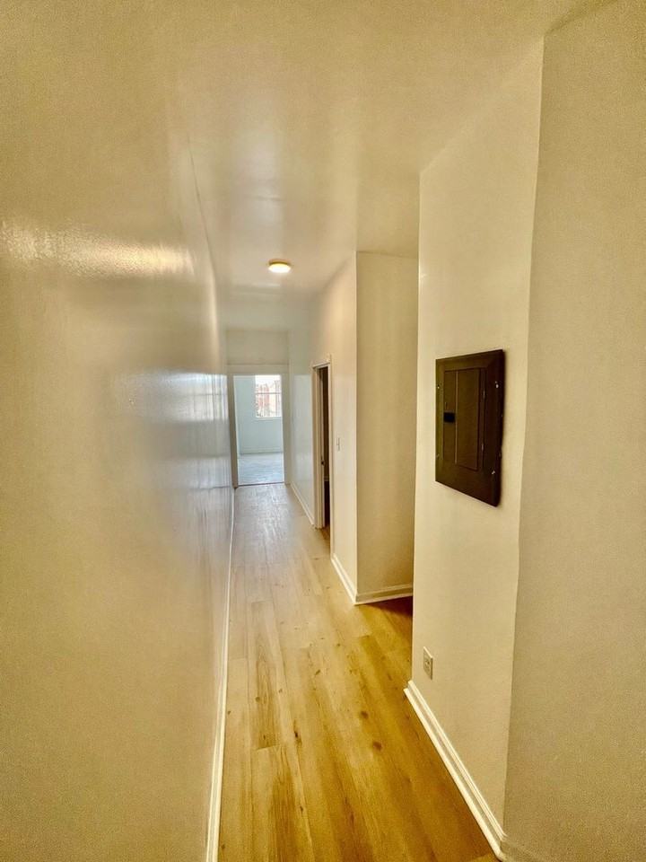 7607 Ogontz Ave - Photo 4 of 13