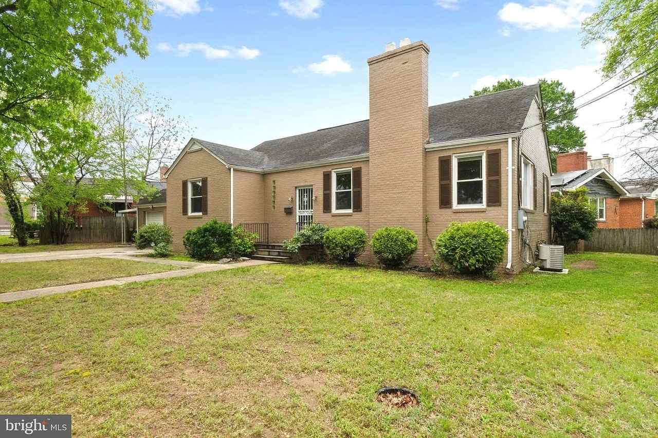 4301 Ord St Ne #NA - Photo 3 of 4