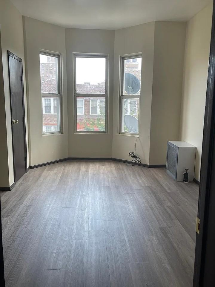 1271 Teller Ave #2ndFL - Photo 3 of 6