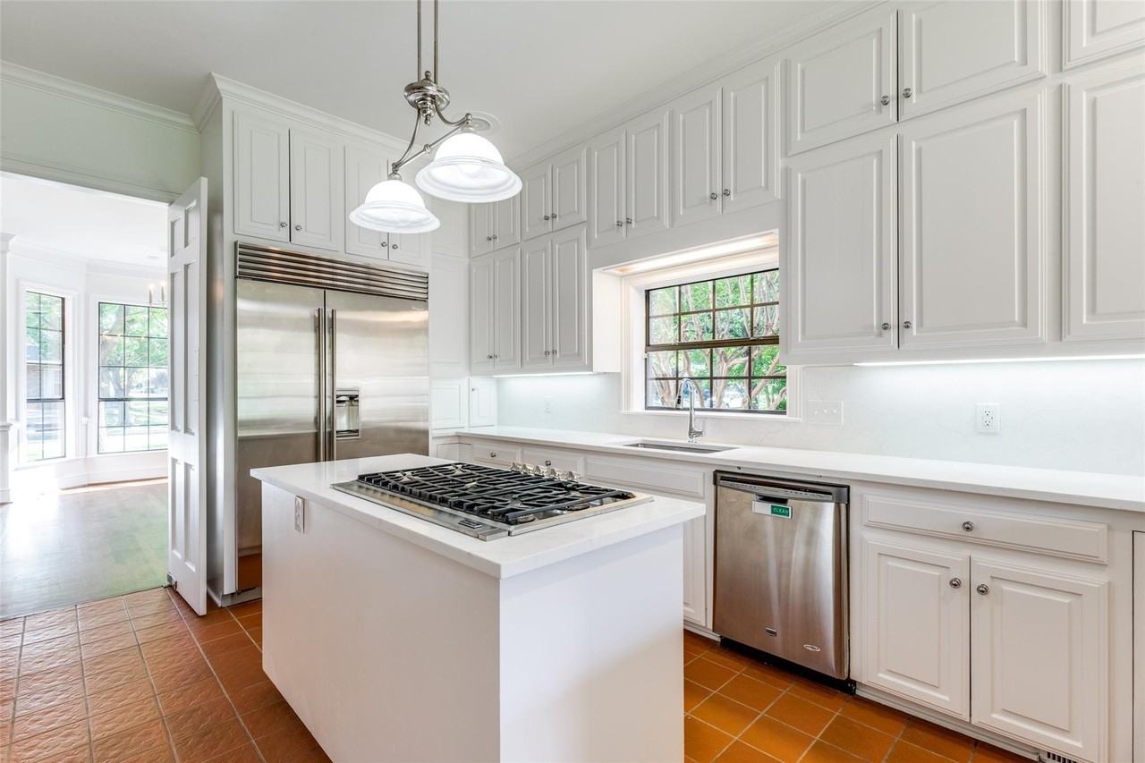 3201 Saint Johns Dr #NA - Photo 3 of 28