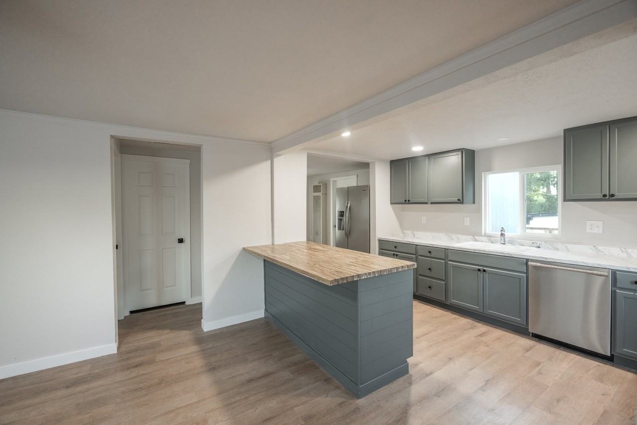 415 B St #NA - Photo 2 of 20