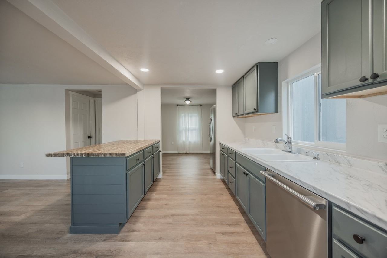 415 B St #NA - Photo 4 of 20