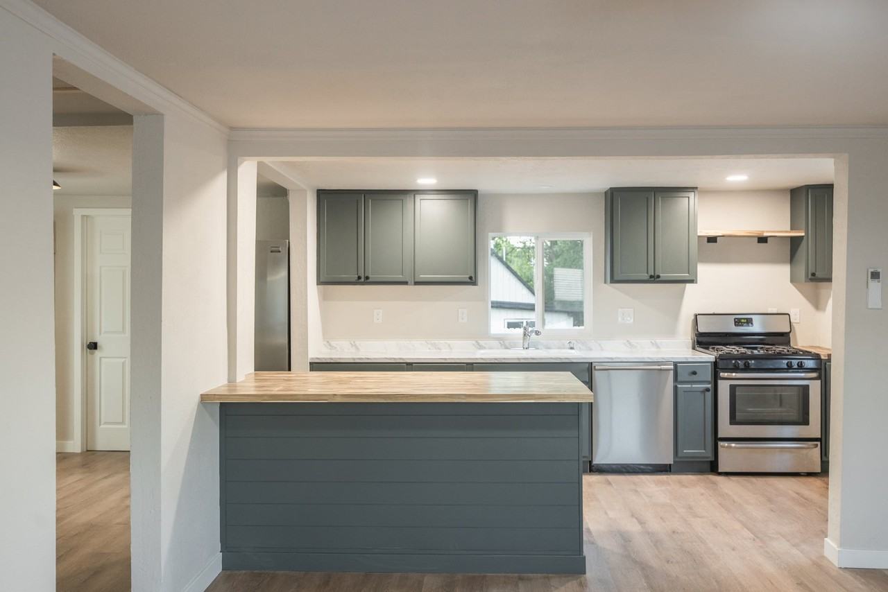 415 B St #NA - Photo 5 of 20