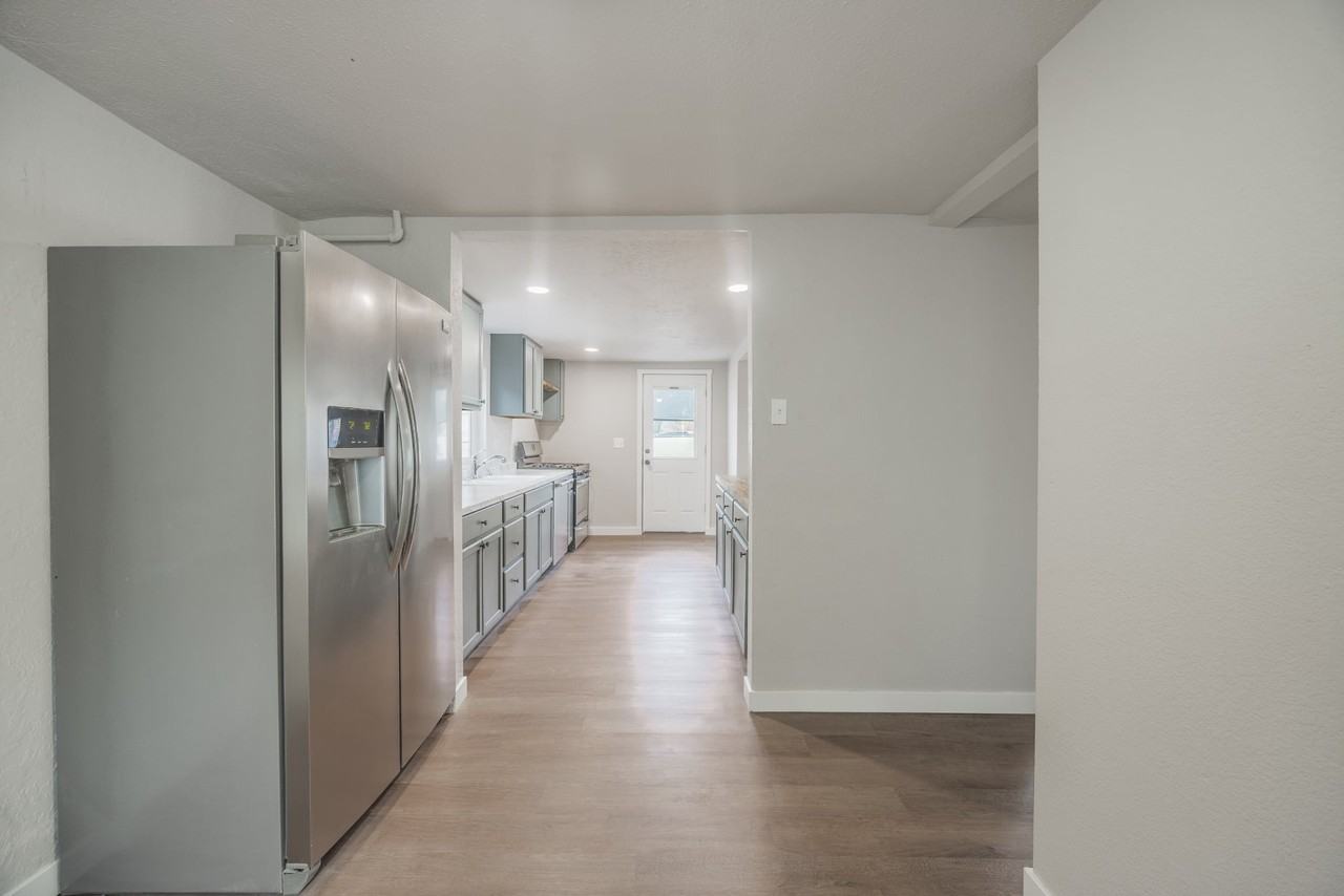 415 B St #NA - Photo 7 of 20