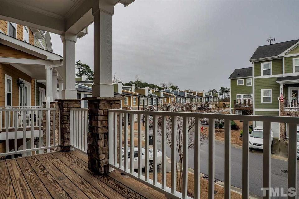 868 Queen City Cres - Photo 2 of 24