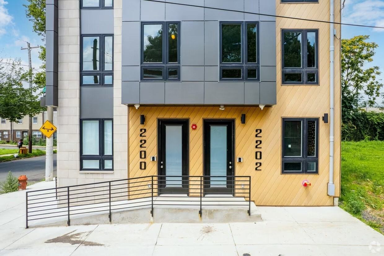 2200 North 11th Street, Unit 4B - Photo 2 of 8