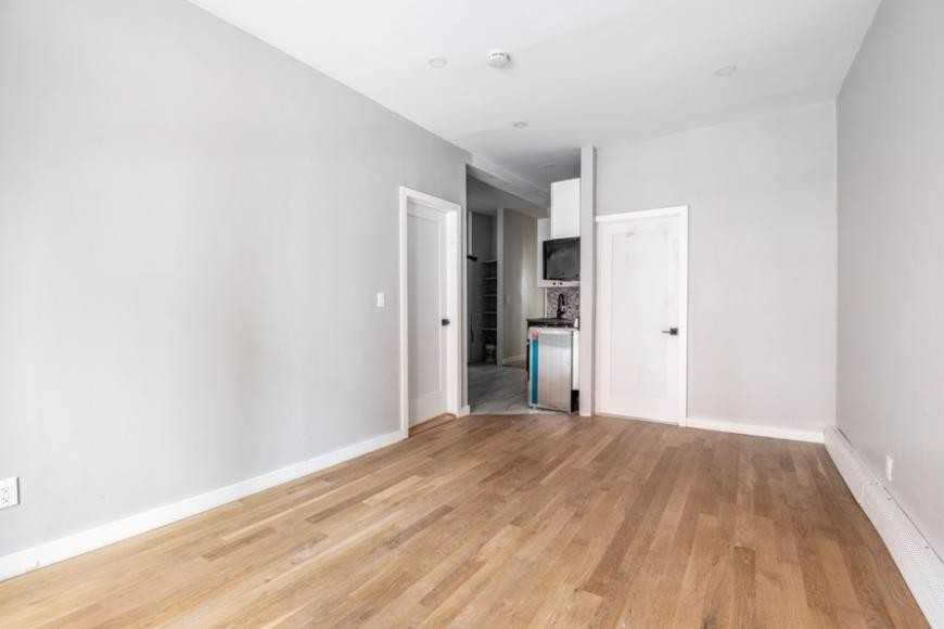 444 Cyrus Pl - Photo 4 of 10