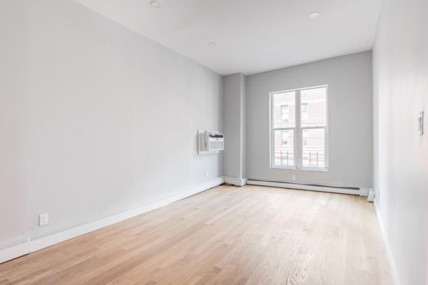 444 Cyrus Pl - Photo 5 of 10