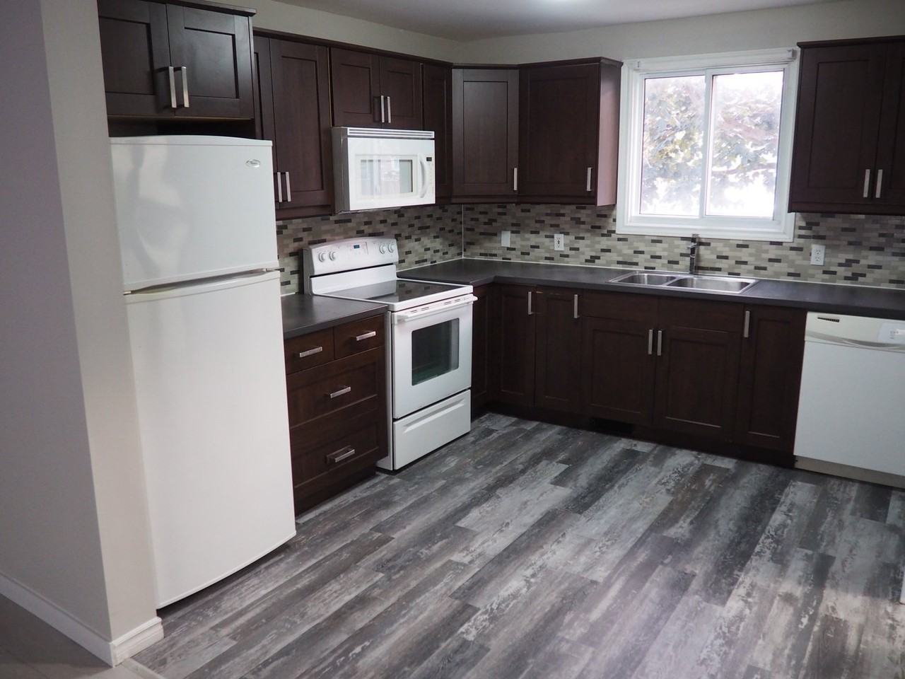 490 Southdale Rd E - Photo 3 of 8