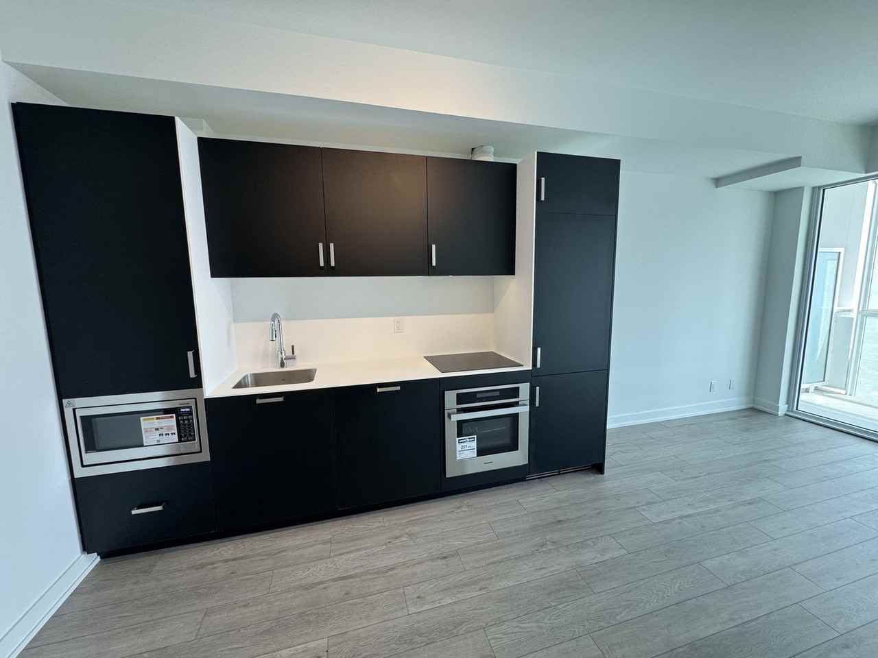 88 Queen St E - Photo 2 of 12