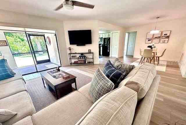 230 Laurel Hollow Dr - Photo 7 of 45