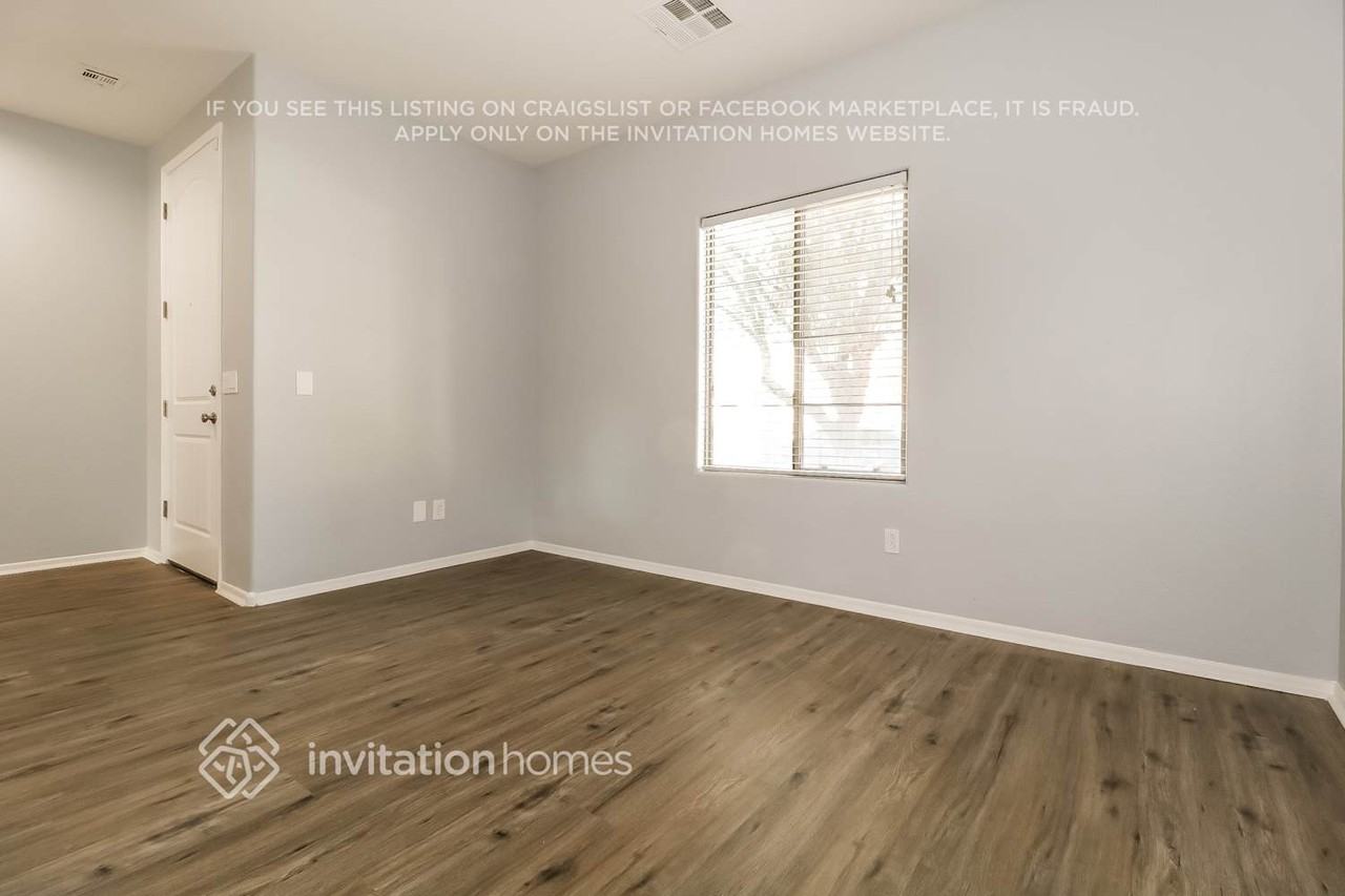 10237 W Wier Ave - Photo 3 of 16