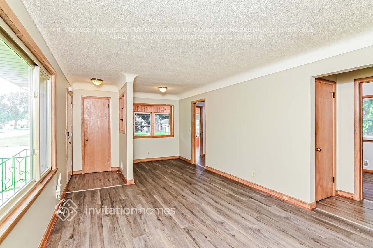 5801 Irving Ave N - Photo 5 of 18