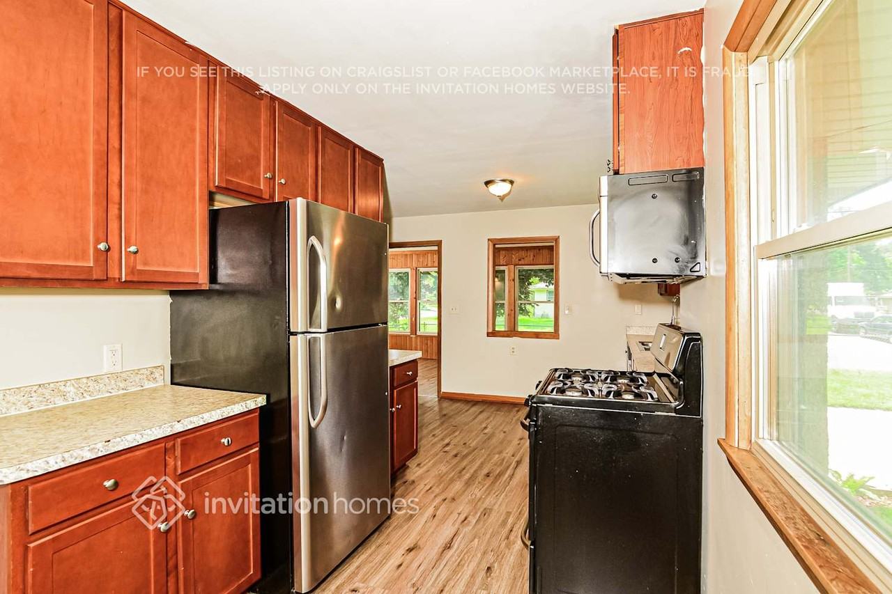 5801 Irving Ave N - Photo 7 of 18