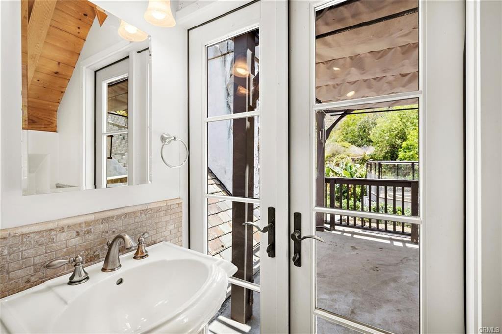 537 Canyon Acres Drive - Photo 2 of 8