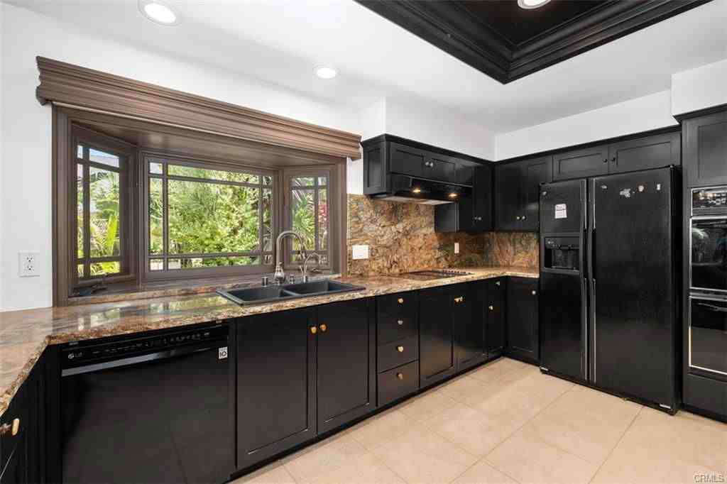 16 Banyan Tree - Photo 2 of 8